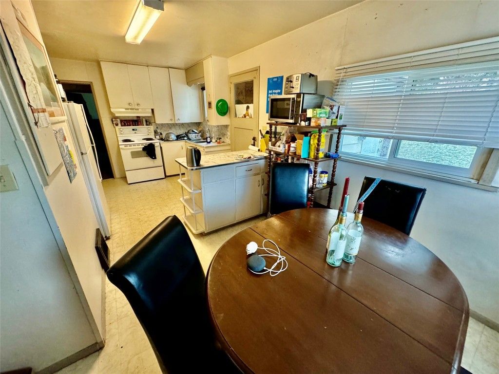 listing image 16515351993082663912