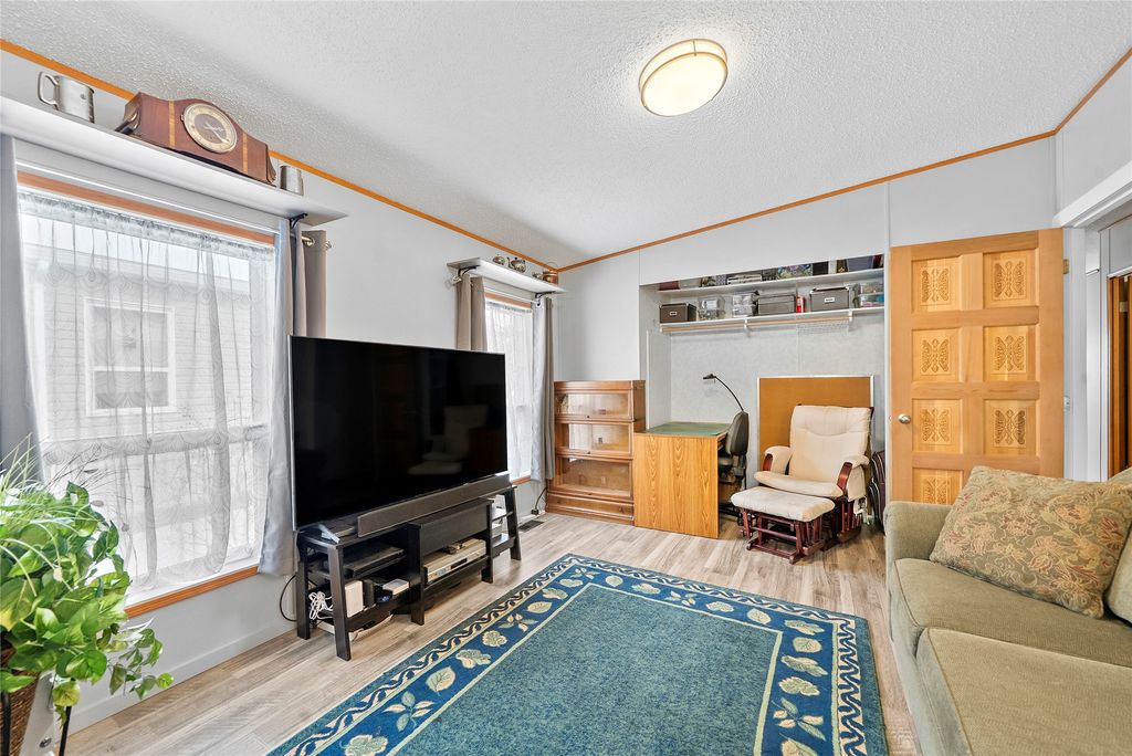 listing image 16514090969011459397