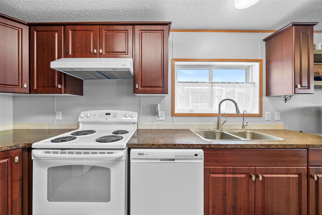 listing image 16519036521676738535