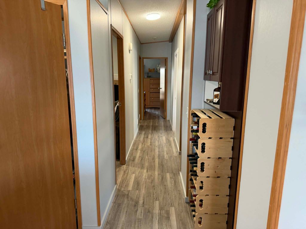 listing image 16519826501643776135