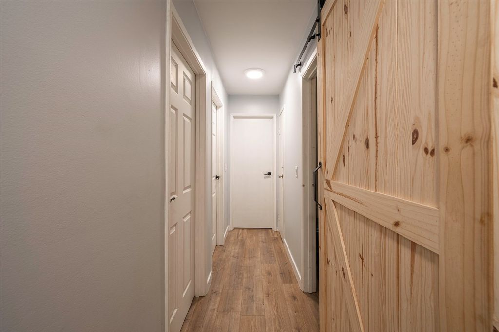 listing image 16511867984832227278