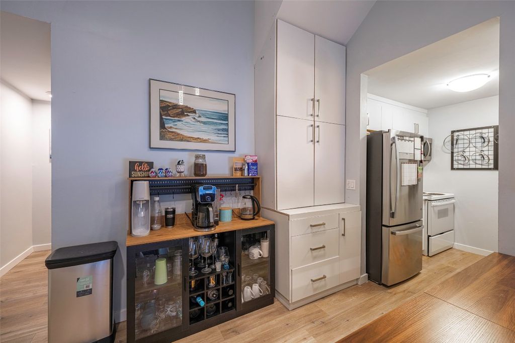 listing image 16519074467365250985