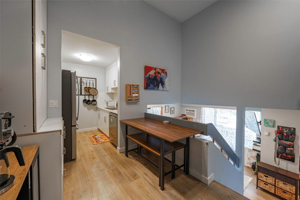 listing image 16513747779123819628