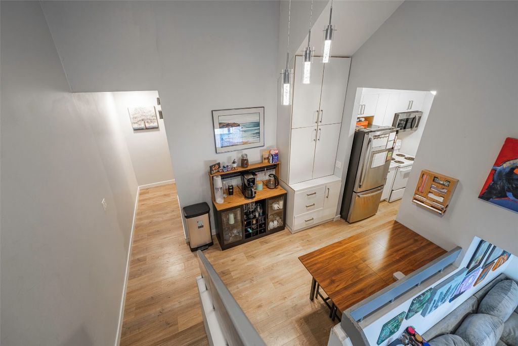 listing image 16517272926245098083