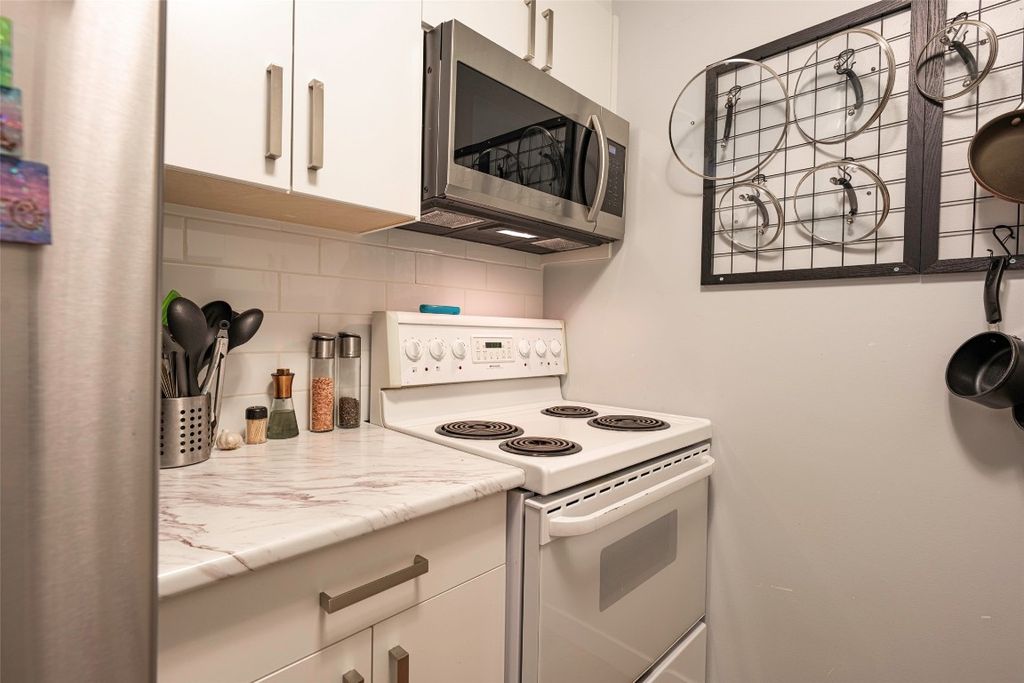 listing image 16514793034085867715