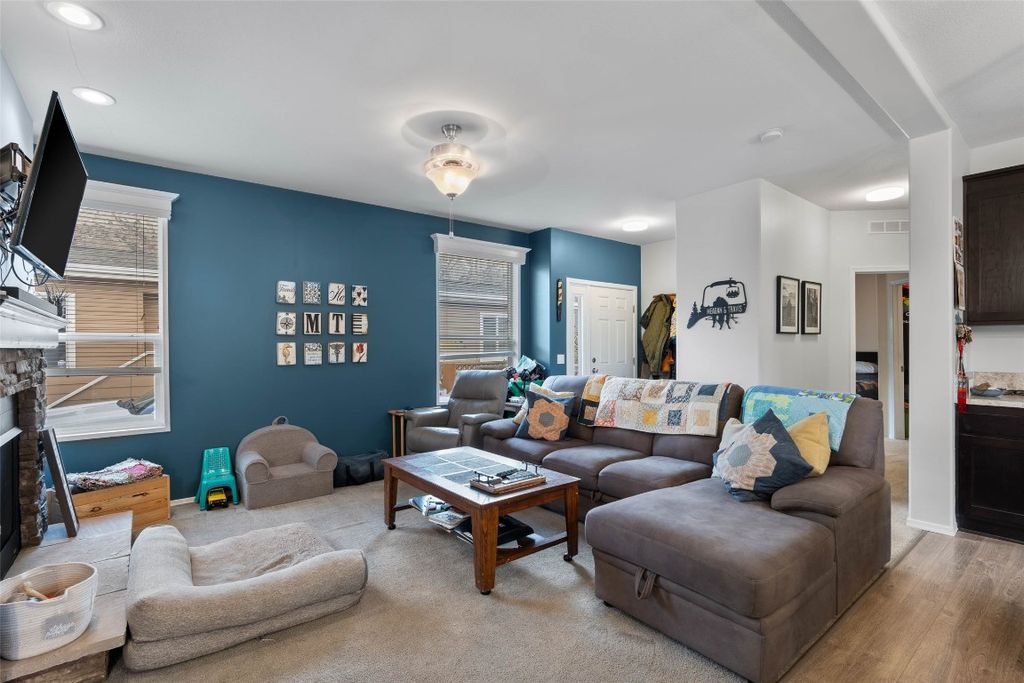 listing image 16510446003214075401