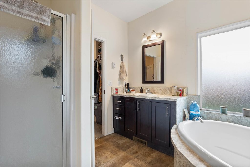 listing image 16514182751857017711