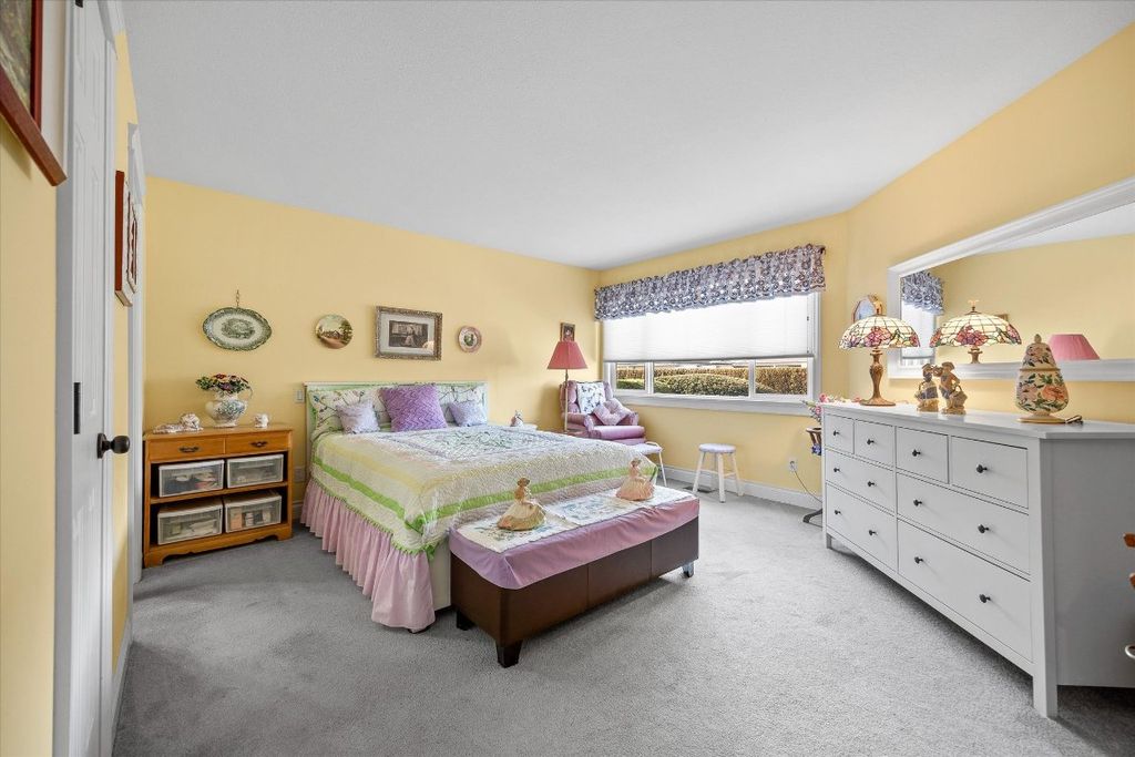 listing image 16519774257421402717