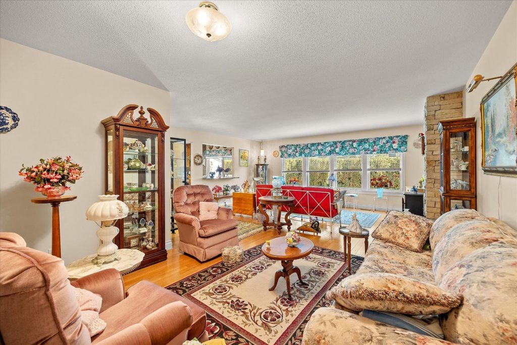listing image 16511574508858430001
