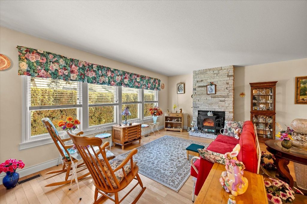 listing image 16513445540303148194