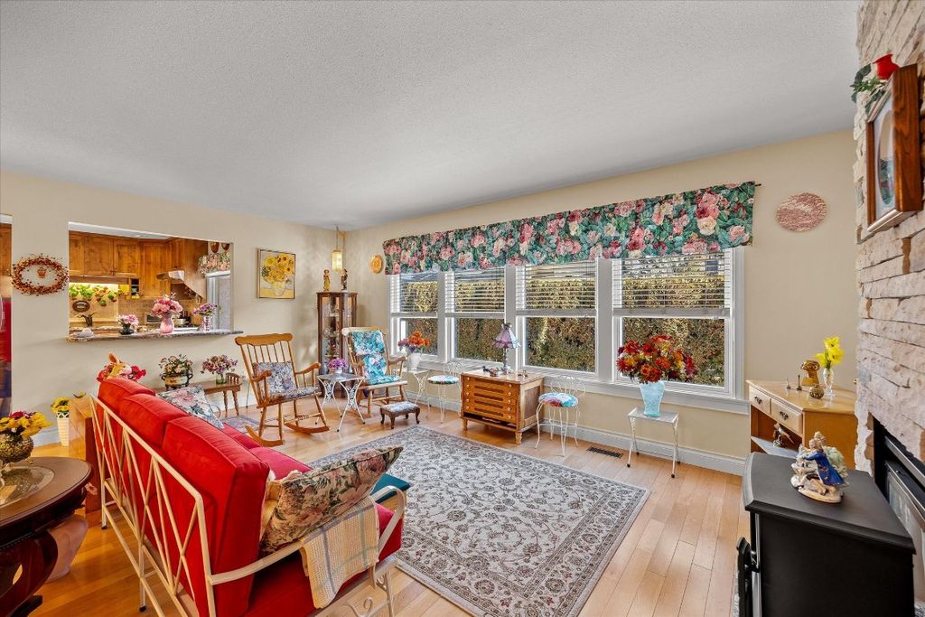listing image 16519954429386348503