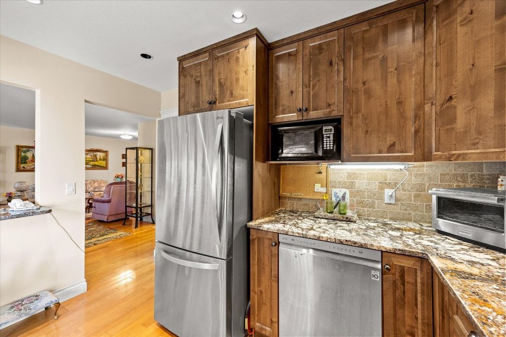listing image 16514643849994032086
