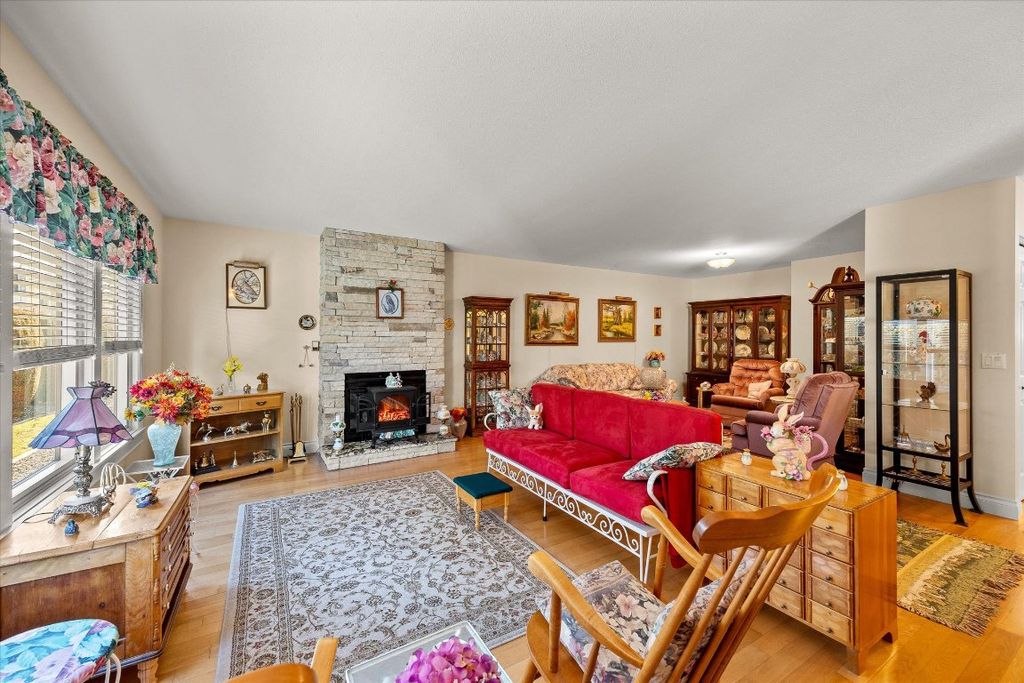 listing image 16516107745368957617