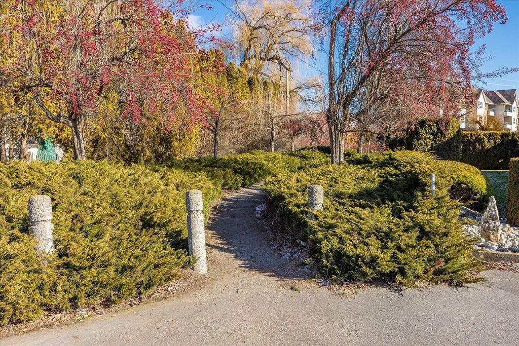 listing image 16518010123914566637