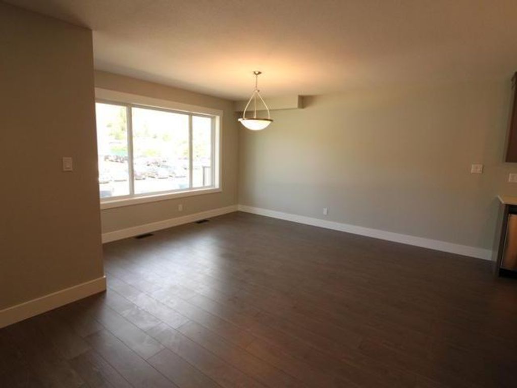 listing image 16518616227645793104