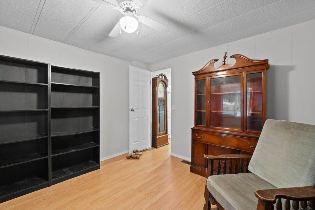 listing image 16515804675883145777