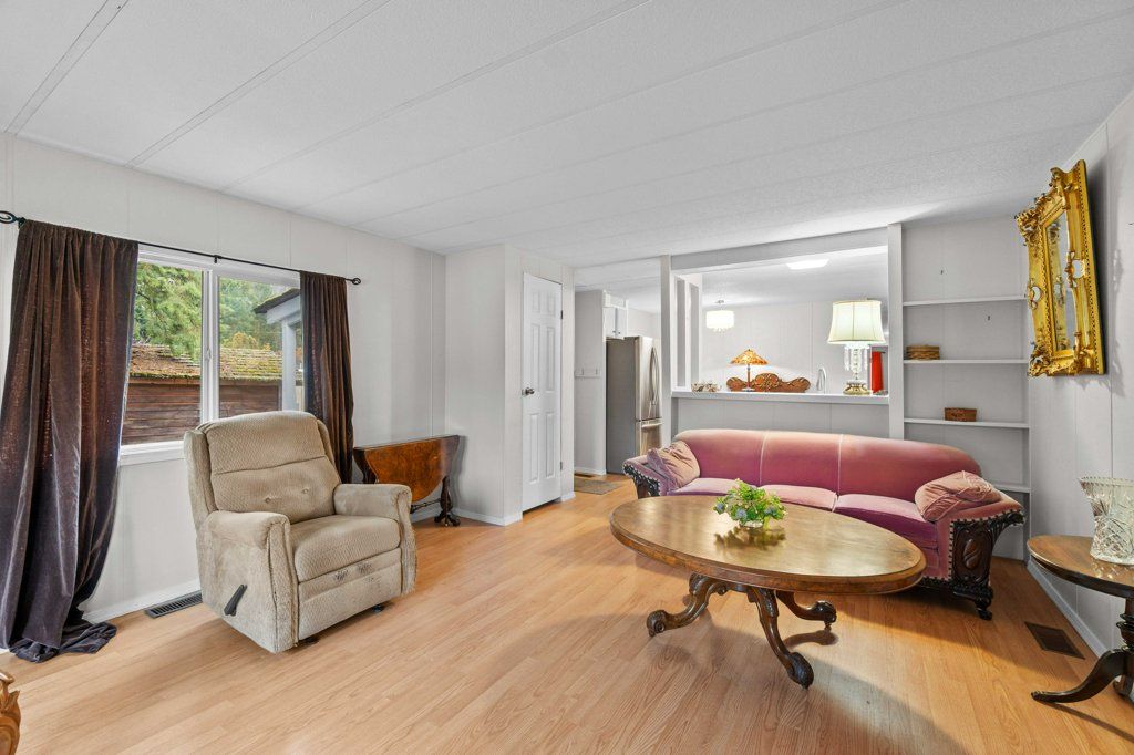 listing image 16518652483678438116