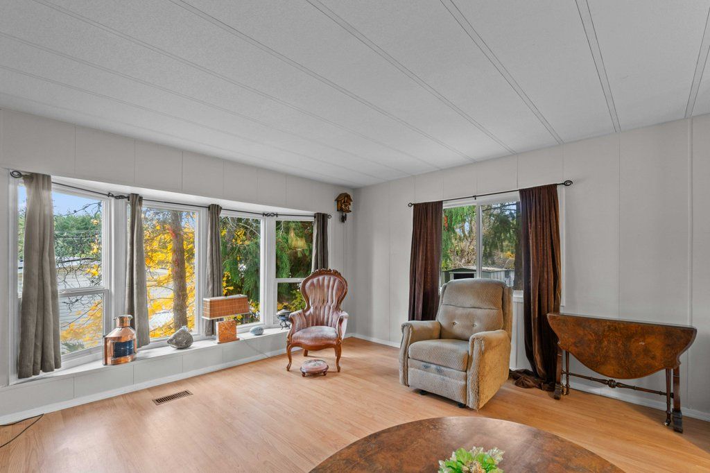 listing image 16516274729551538633