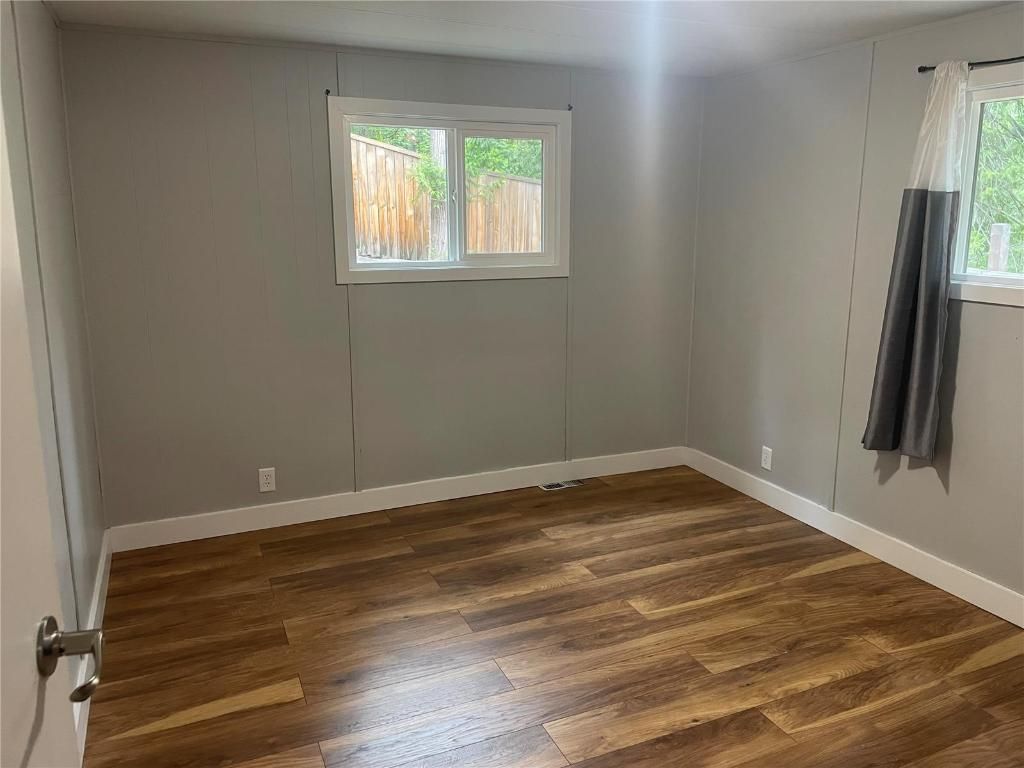 listing image 16518013123154228481