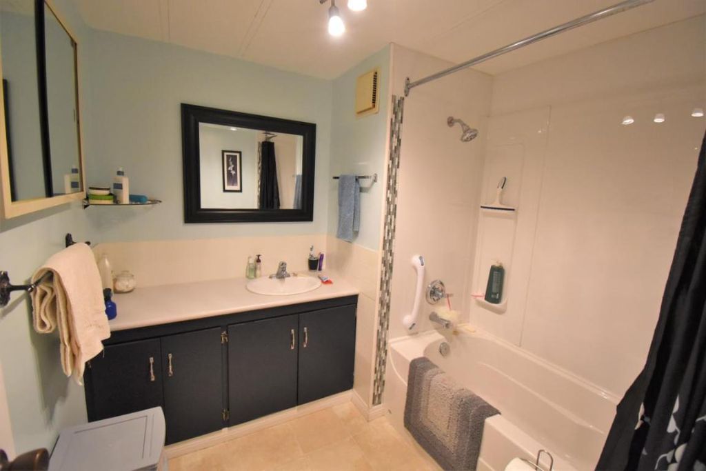 listing image 16512033435306008346