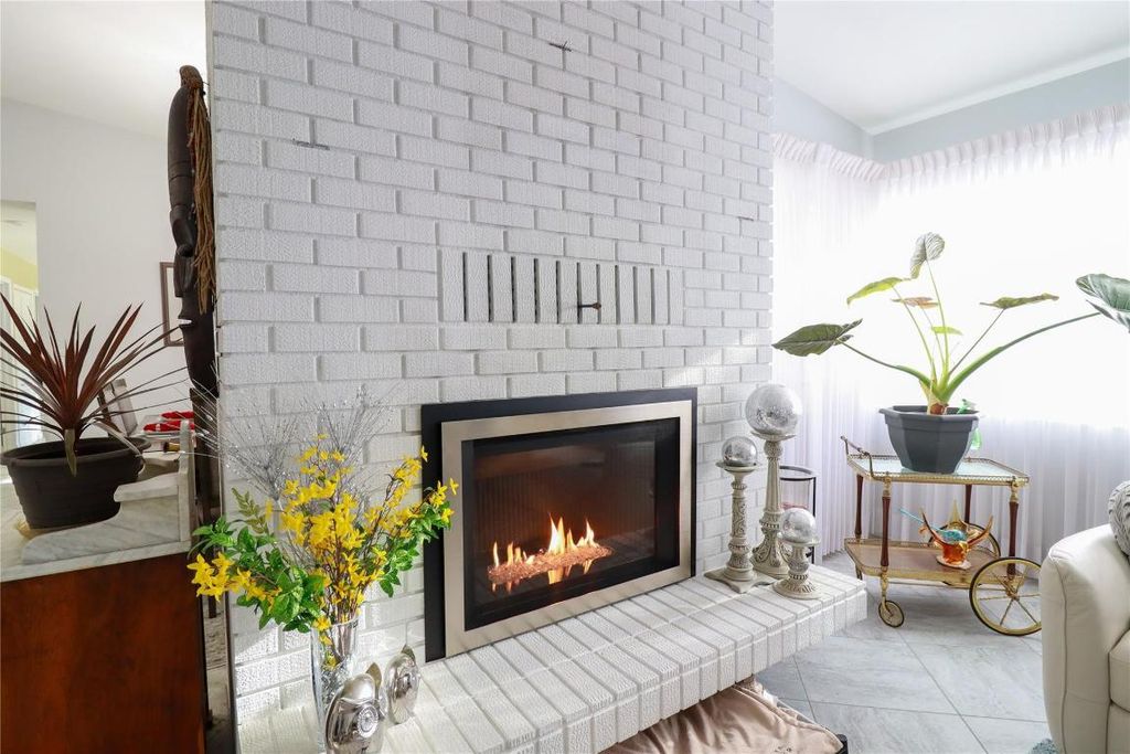 listing image 16511082577068114432