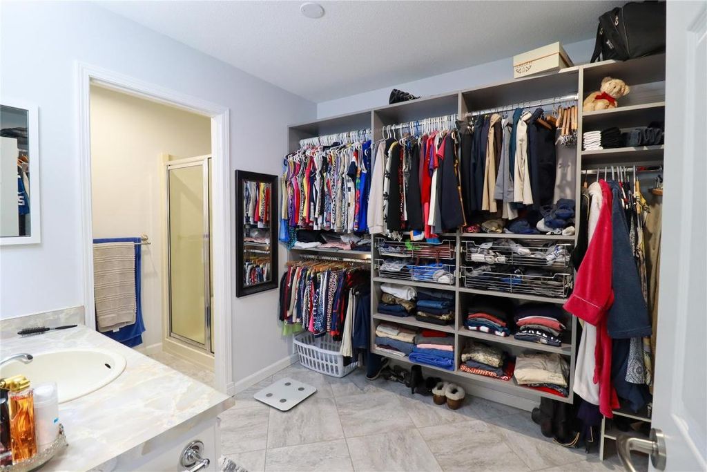 listing image 16518715654149849132