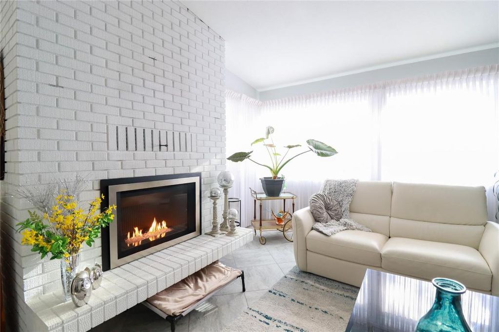 listing image 16510694996338019392