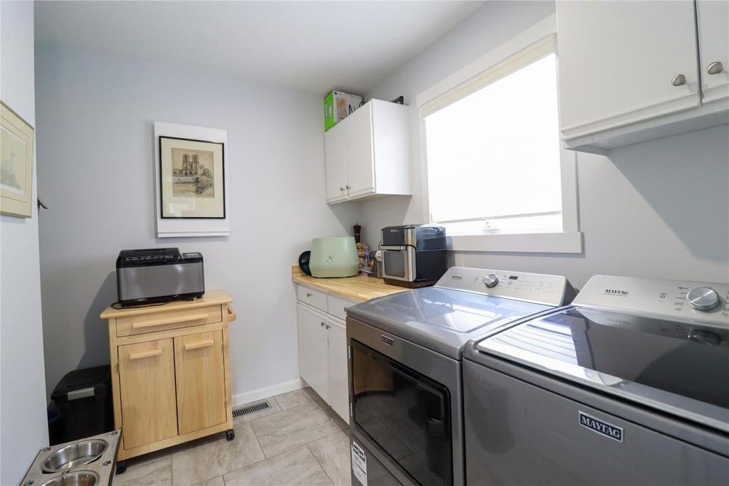 listing image 16512321816897552893
