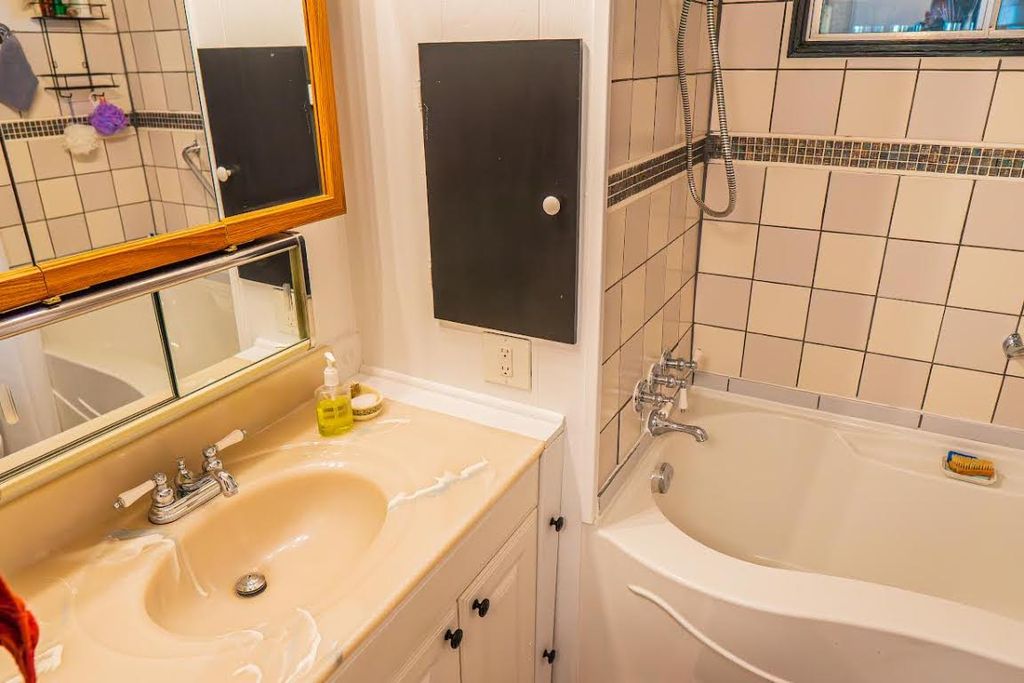 listing image 16512682947646226540