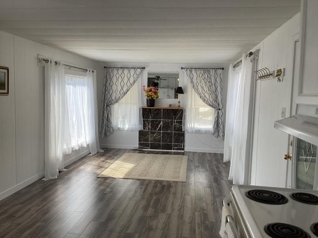 listing image 16518924689816900475