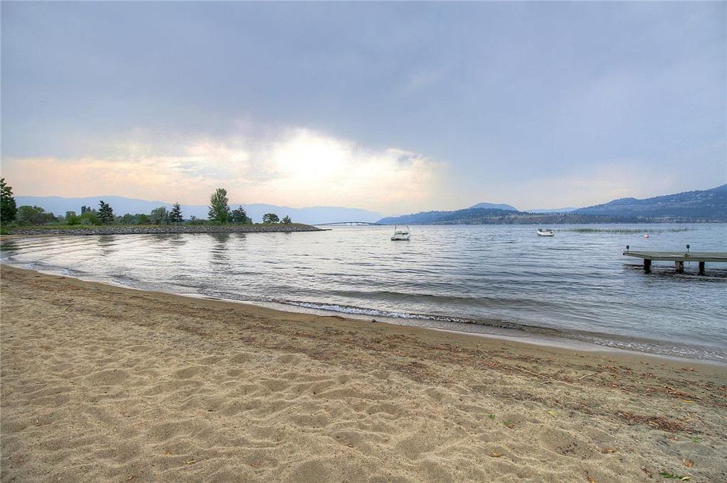 listing image 16515489155769773263