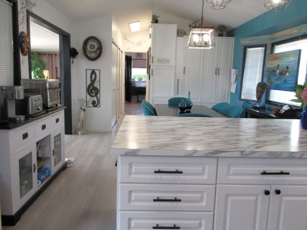 listing image 16511169841909635181