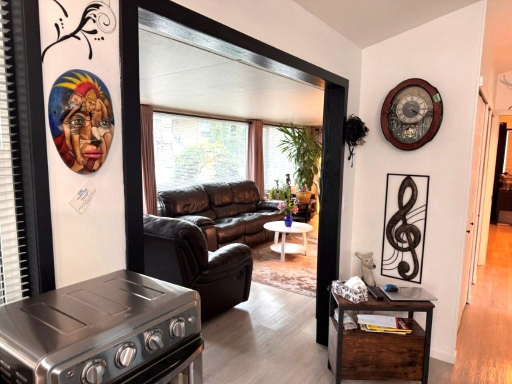 listing image 16518472730008188732