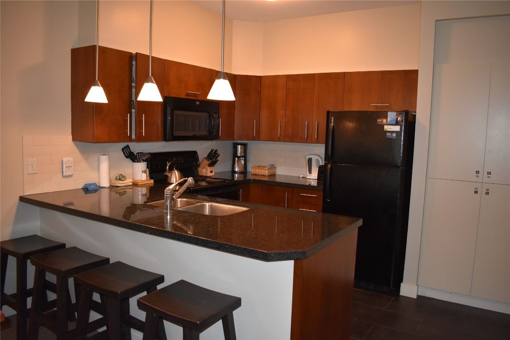 listing image 16518274770787304458