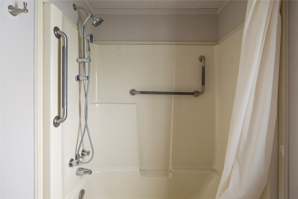 listing image 16510375220403378683