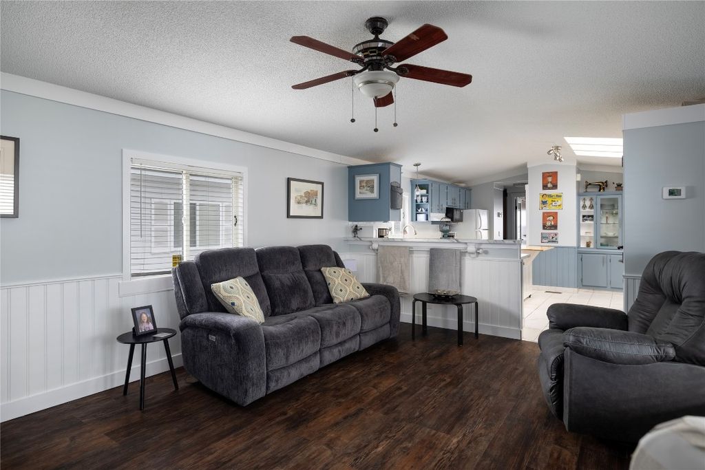 listing image 16512209407600658578