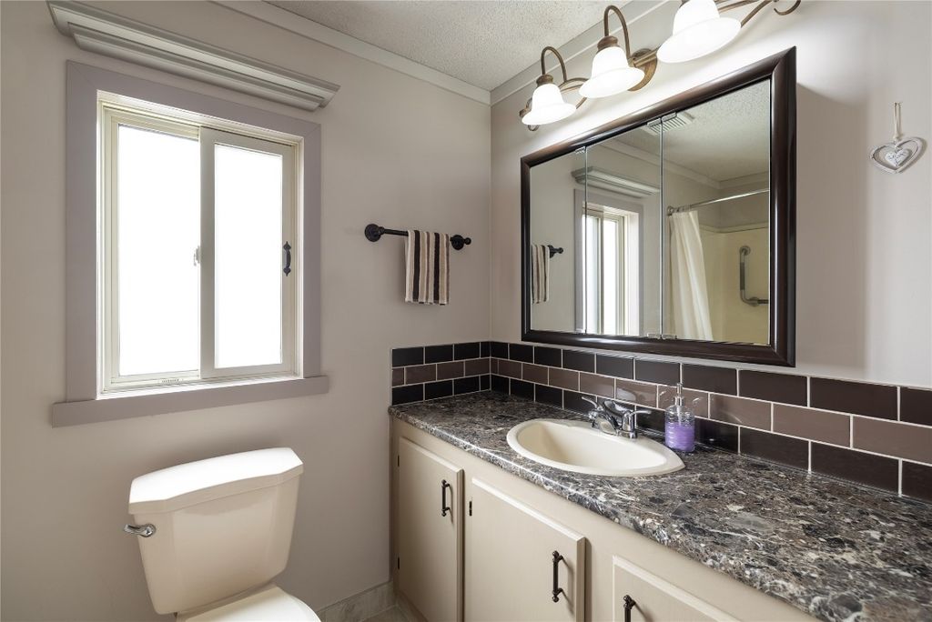 listing image 16516692262318427793