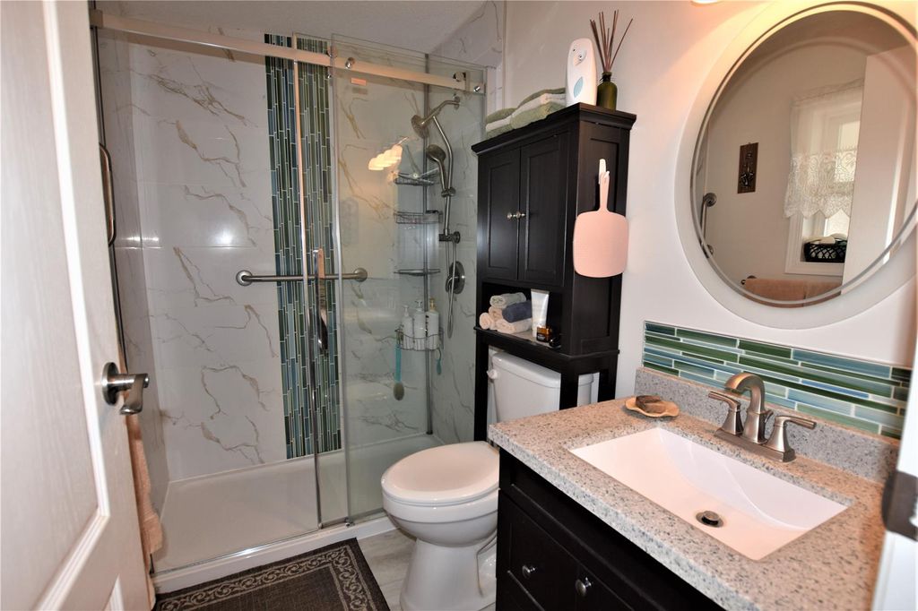 listing image 16512338067844402710