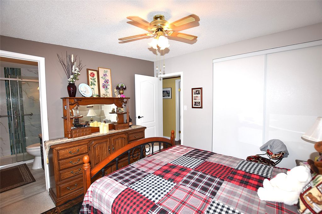 listing image 16510332332095874015