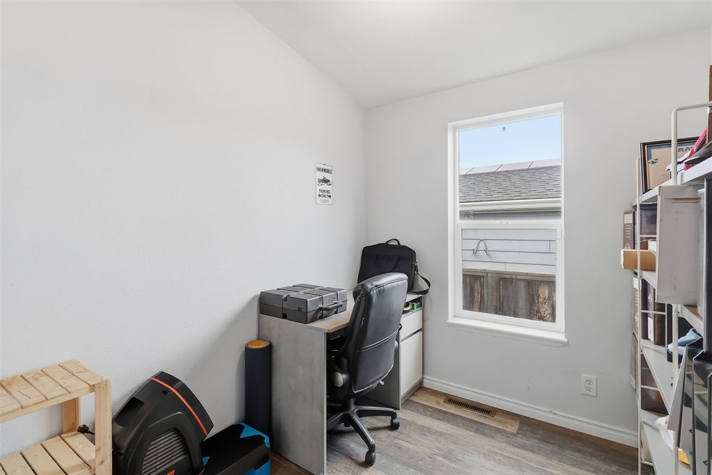 listing image 16510264685044536787