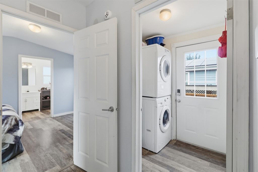 listing image 16512859153102002097