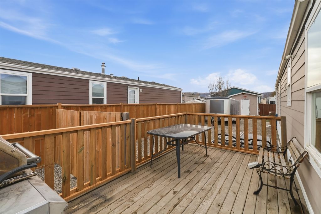 listing image 16519815408893985223