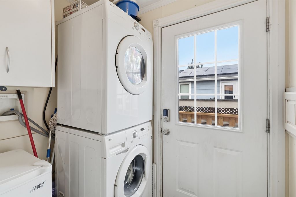 listing image 16518377276793463673