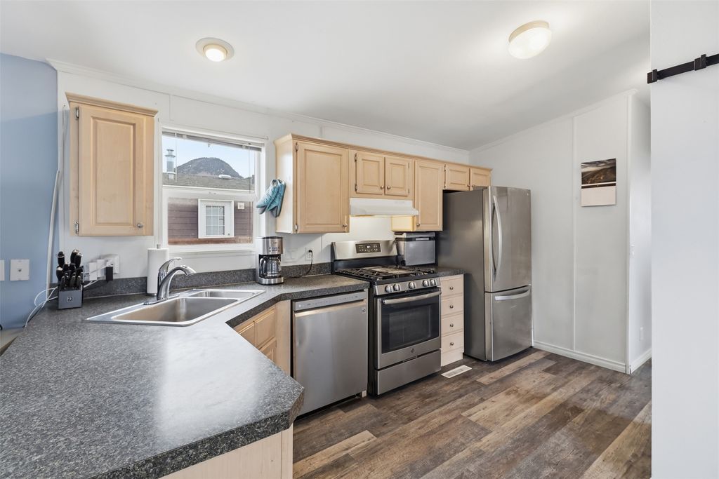 listing image 16516375340753399477