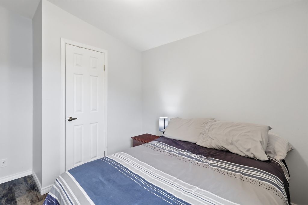 listing image 16518038292385610698