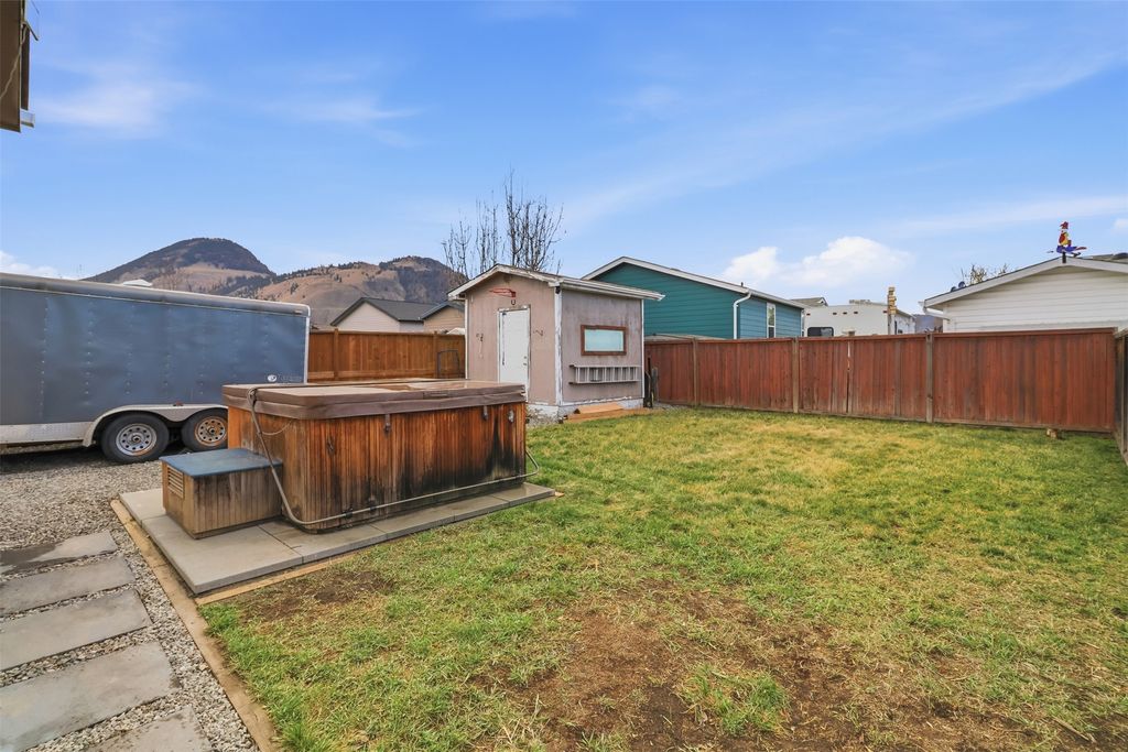 listing image 16512681513979606530