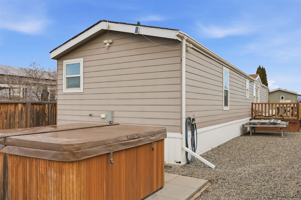 listing image 16518246469543216983