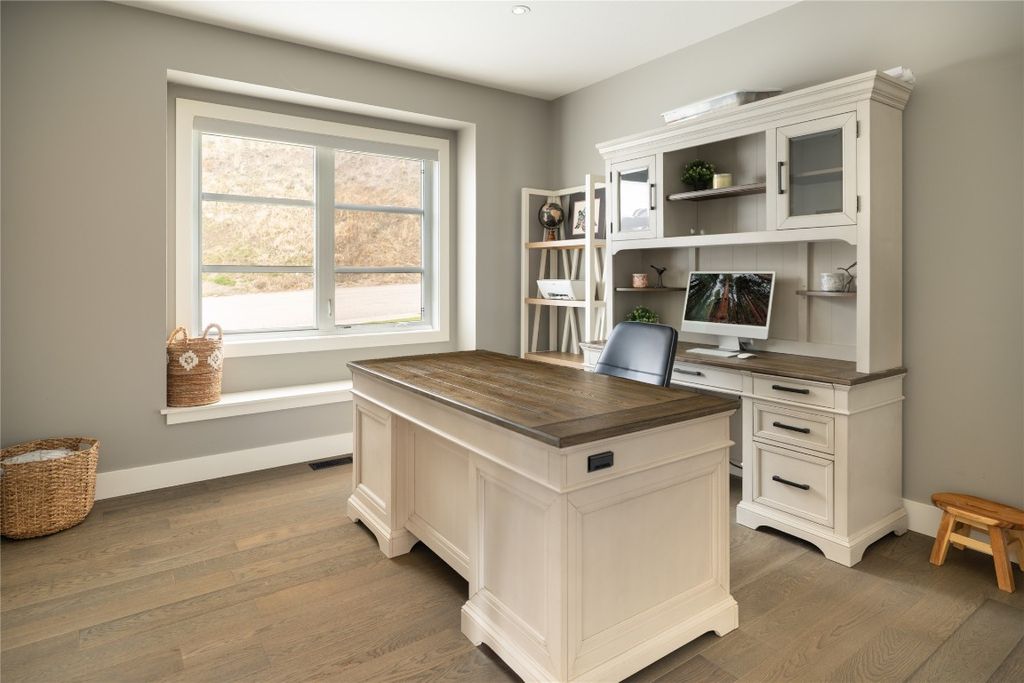 listing image 16517686729571922396