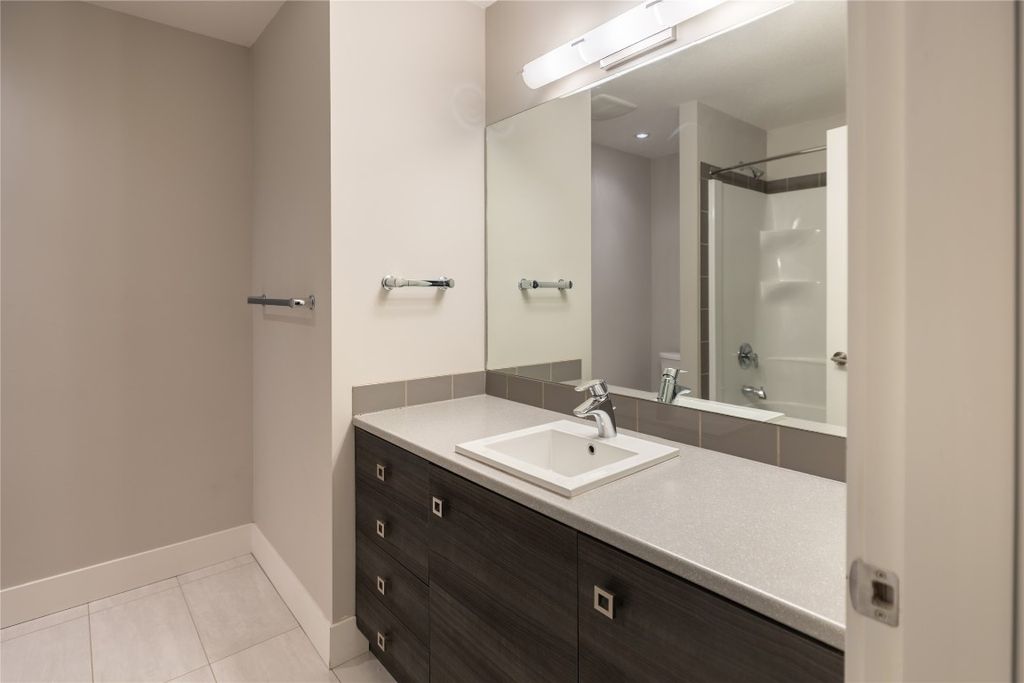 listing image 16513380336585636543
