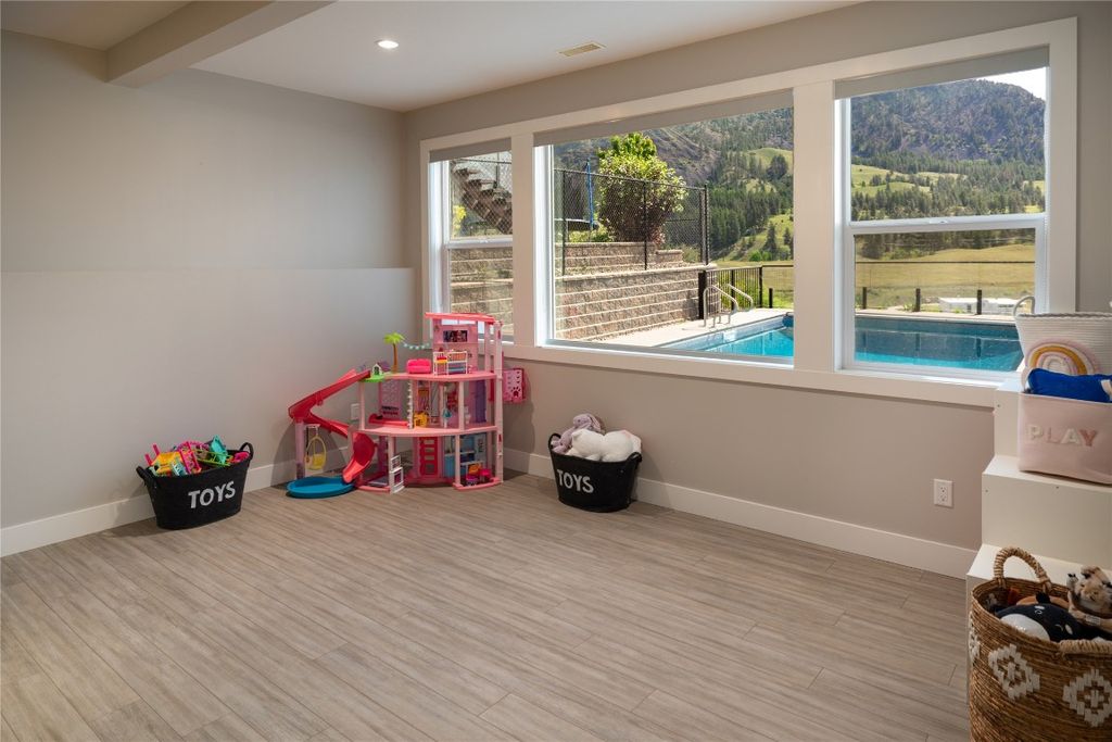 listing image 16519563030695031601